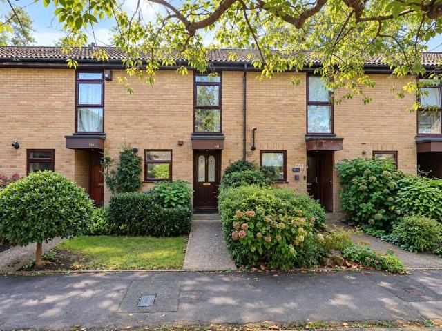 House for rent in The Hermitage, Woking