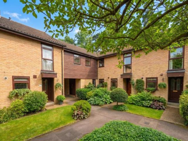 Apartment for rent in The Hermitage, Woking