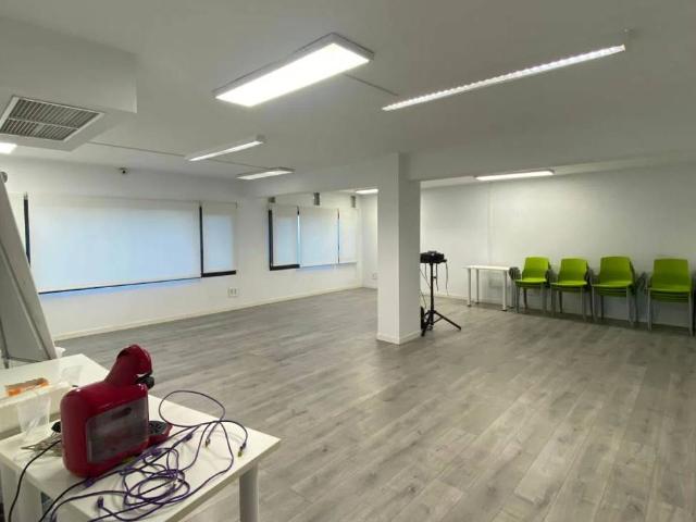 Local Comercial en alquiler en Burgos, Barriada de los Ríos
