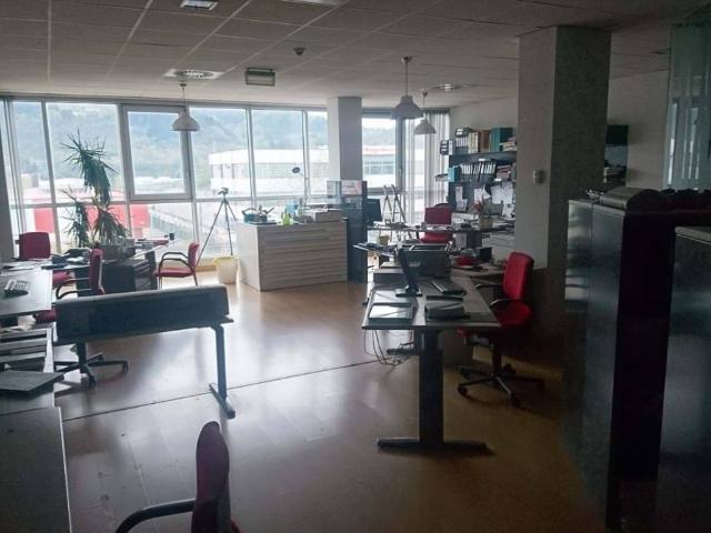 Local Comercial en alquiler en Derio