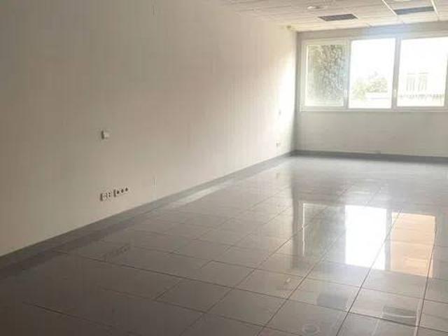 Local Comercial en alquiler en Zarzaquemada, Leganés