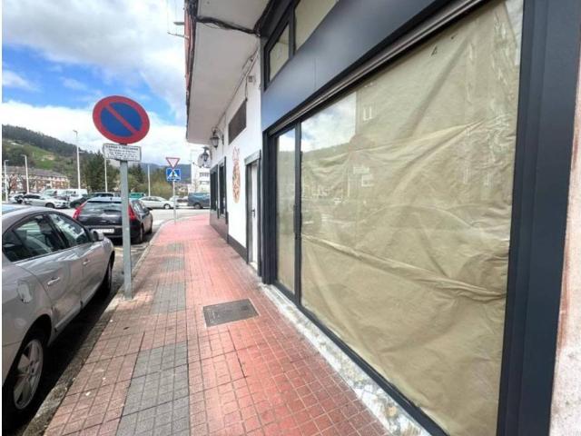 Local Comercial en alquiler en Los Corrales De Buelna, Cantabria