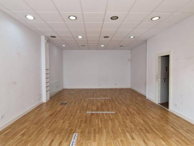 Local Comercial en alquiler en Los Corrales De Buelna, Cantabria