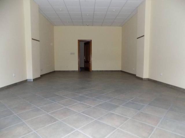 Local Comercial en alquiler en Los Corrales De Buelna, Cantabria