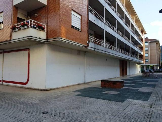 Local Comercial en alquiler en Los Corrales De Buelna, Cantabria
