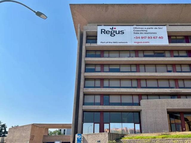 Local Comercial en alquiler en Barrio del Aeropuerto, Madrid
