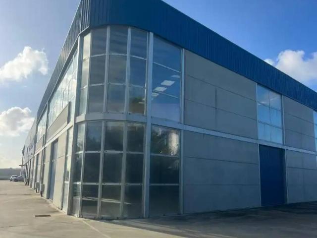 Local Comercial en alquiler en Narón, A Coruña