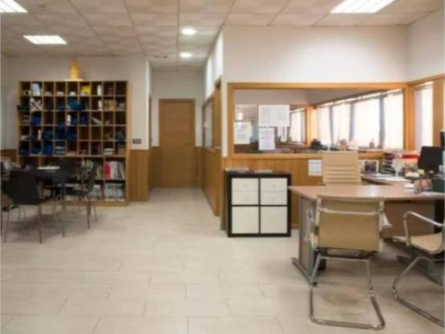 Local Comercial en alquiler en Palomares Del Río, Andalucía
