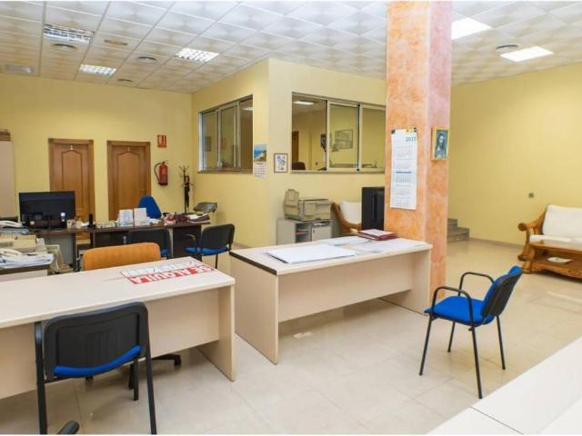 Local Comercial en alquiler en Roquetas De Mar, Andalucía