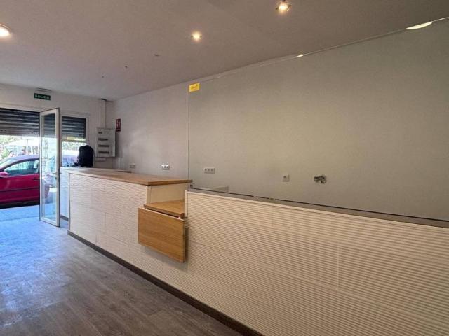 Local Comercial en alquiler en Los Remedios, Sevilla