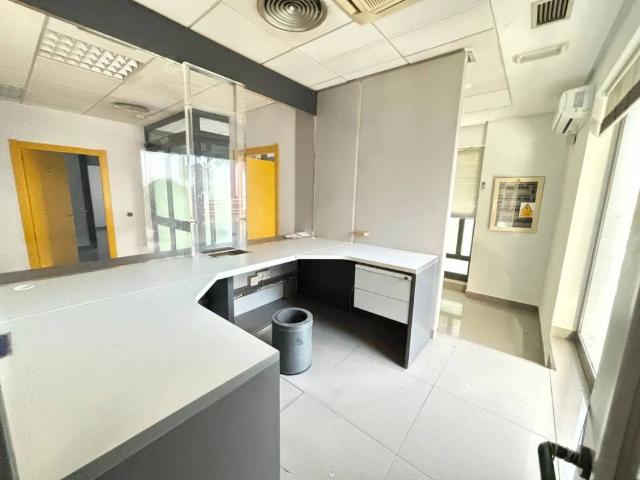 Local Comercial en alquiler en Peralta, Tomares