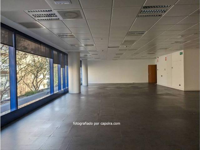 Local Comercial en venta en Districte 3, Barcelonès