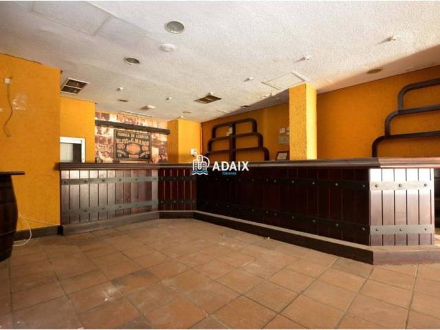 Local Comercial en venta en Cánovas, Cáceres