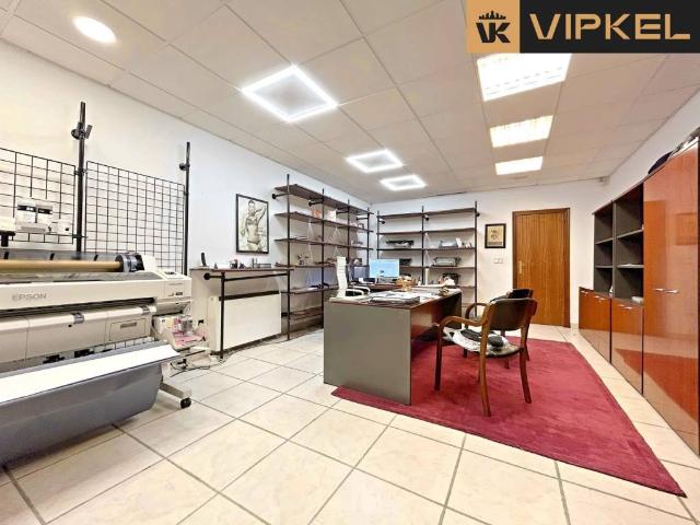 Local Comercial en venta en Cambre