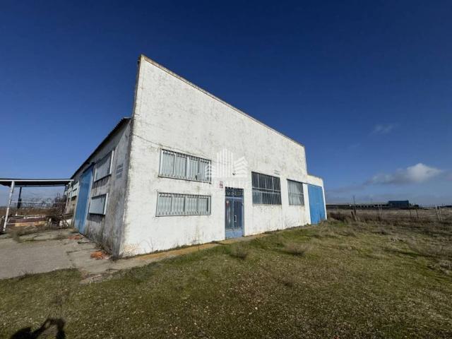 Local Comercial en venta en Castellanos De Moriscos, Castilla y León