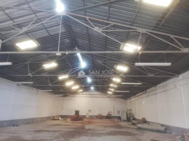 Local Comercial en venta en Caudete, Castilla-La Mancha