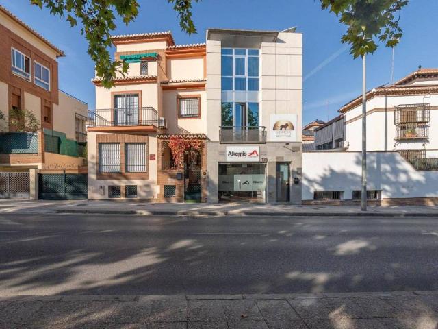 Local Comercial en venta en Cervantes, Granada