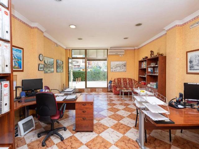 Local Comercial en venta en Comarca de la Vega de Granada, Andalucía