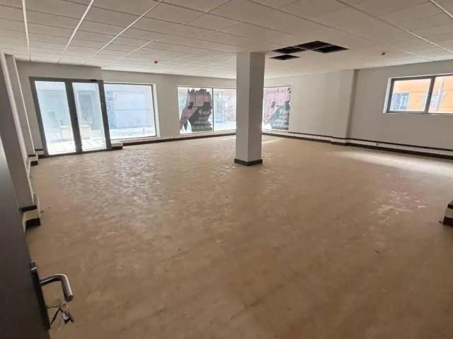 Local Comercial en venta en Los Manantiales, Guadalajara