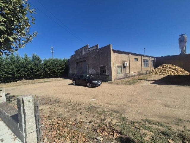 Local Comercial en venta en La Fuente De San Esteban, Castilla y León