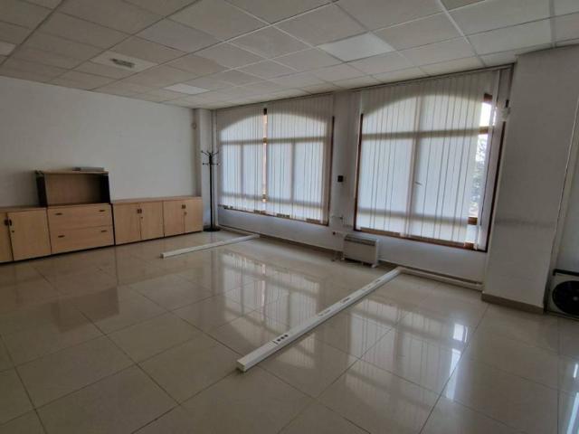 Local Comercial en venta en Moisés de León, León