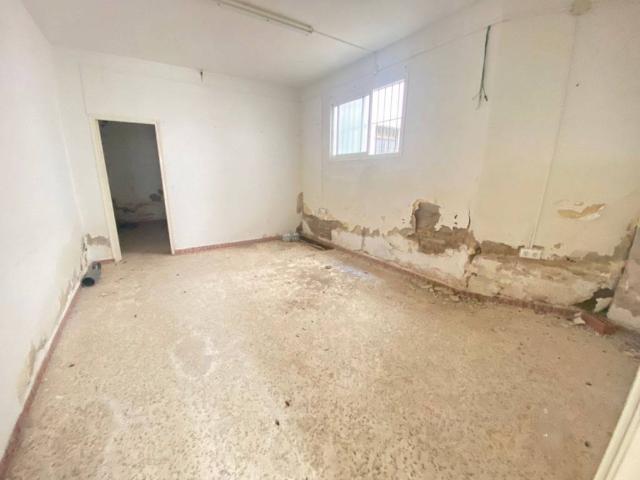 Local Comercial en venta en Lora Del Río, Andalucía