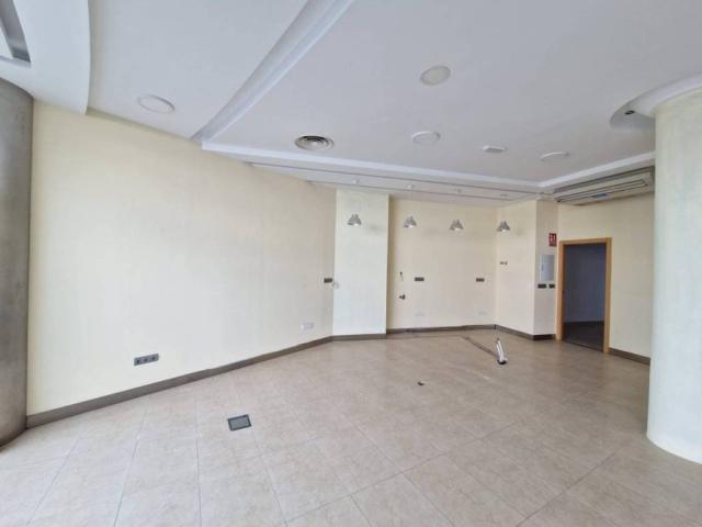 Local Comercial en venta en Lora Del Río, Andalucía