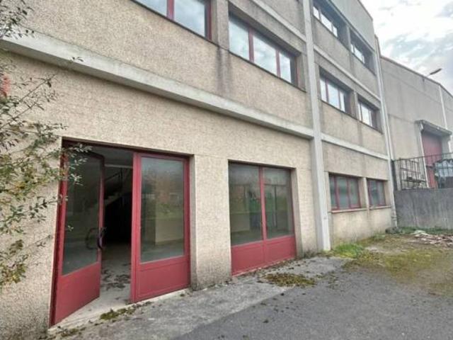 Local Comercial en venta en Los Corrales De Buelna, Cantabria