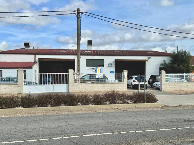 Local Comercial en venta en Morales De Toro, Castilla y León