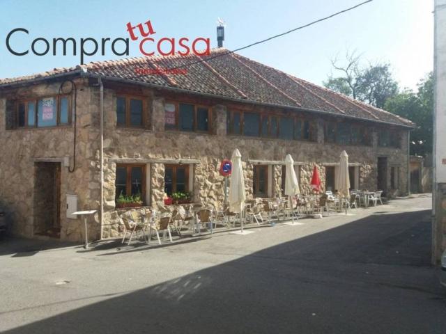 Local Comercial en venta en Navafría, Castilla y León