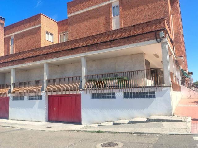 Local Comercial en venta en Olmedo De Camaces, Castilla y León