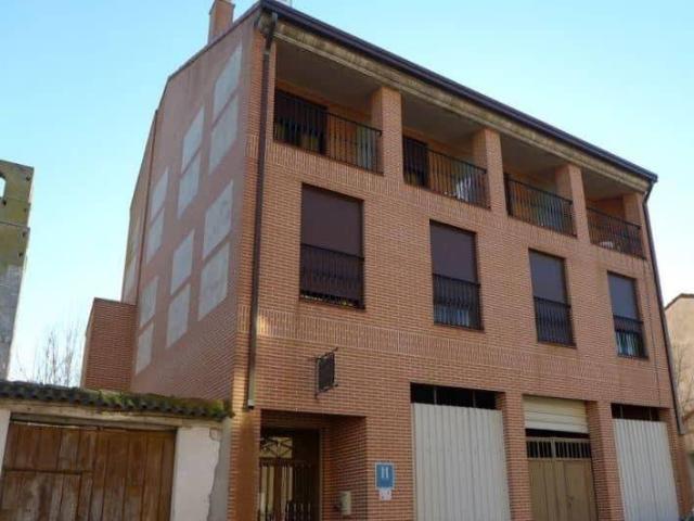 Local Comercial en venta en Olmedo, Urbanización El Caballero