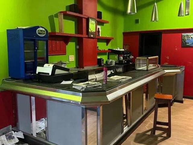 Local Comercial en venta en As Lagoas, Ourense