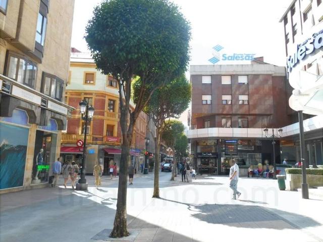 Local Comercial en venta en Oviedo