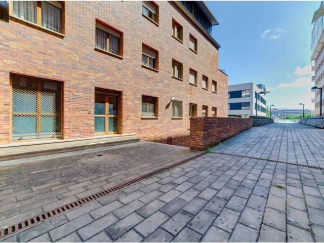 Local Comercial en venta en Ermitagaña, Pamplona / Iruña