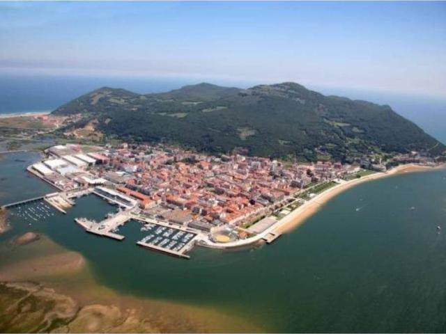 Local Comercial en venta en Santoña, Cantabria