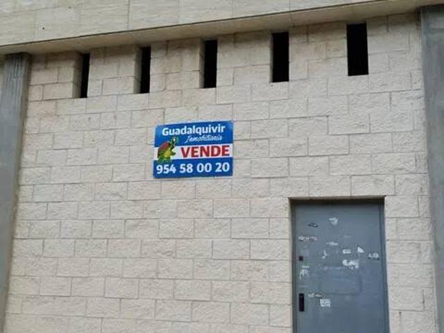 Local Comercial en venta en Tomares, Andalucía
