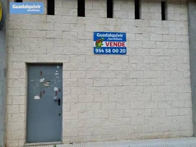 Local Comercial en venta en Tomares, Andalucía