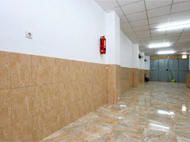Local Comercial en venta en Torrent, València / Valencia