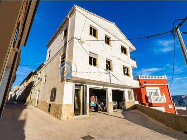 Local Comercial en venta en Yeste, Castilla-La Mancha