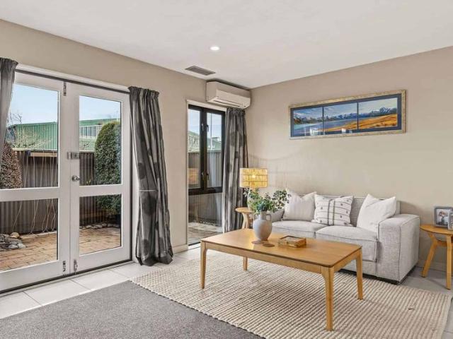 Townhouse for rent in Heathcote, Canterbury