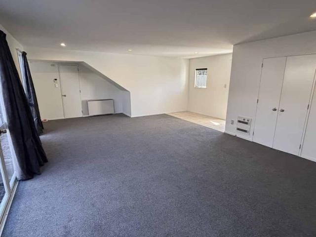 Townhouse for rent in Heathcote, Canterbury
