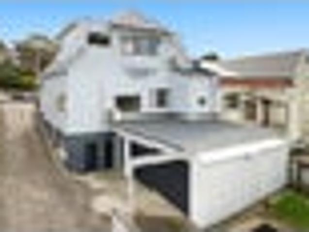 House for sale in Otakou