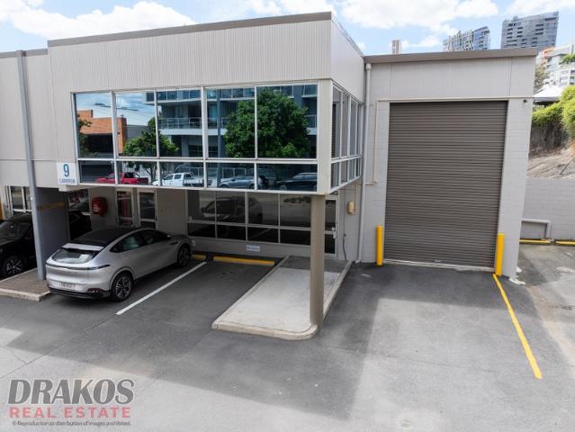 Warehouse for rent in Toombul, Queensland