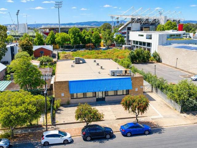 Warehouse for rent in Hindmarsh, Adelaide