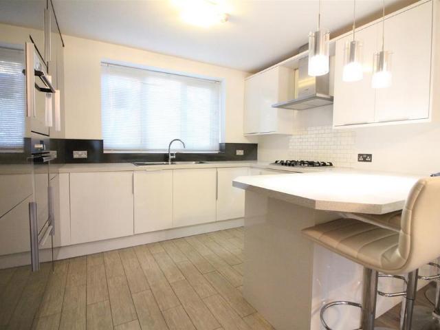 Apartment for rent in Roehampton, Greater London