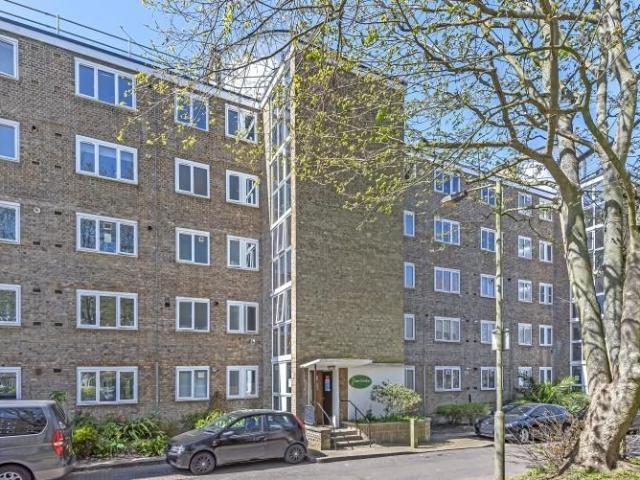 Apartment for rent in Roehampton, Greater London
