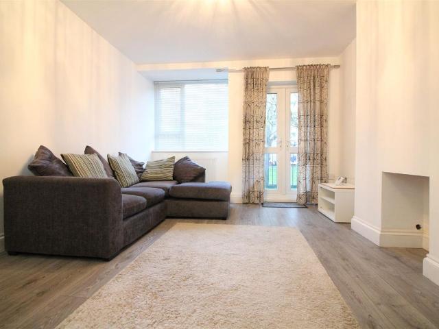 Apartment for rent in Roehampton, Greater London