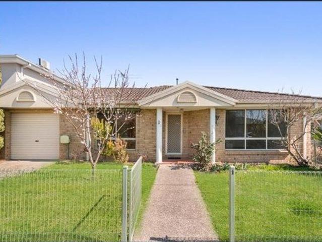 Townhouse for rent in Albion, Melbourne