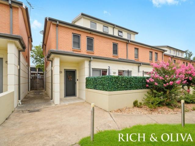 Townhouse for rent in Sydney, New South Wales
